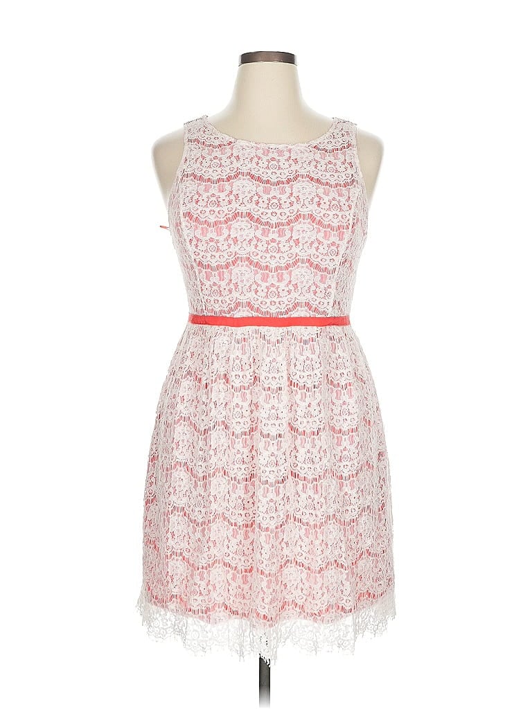 Click to view more detailed imagery on our partner's website Pre-owned Elle Cocktail Dress In White