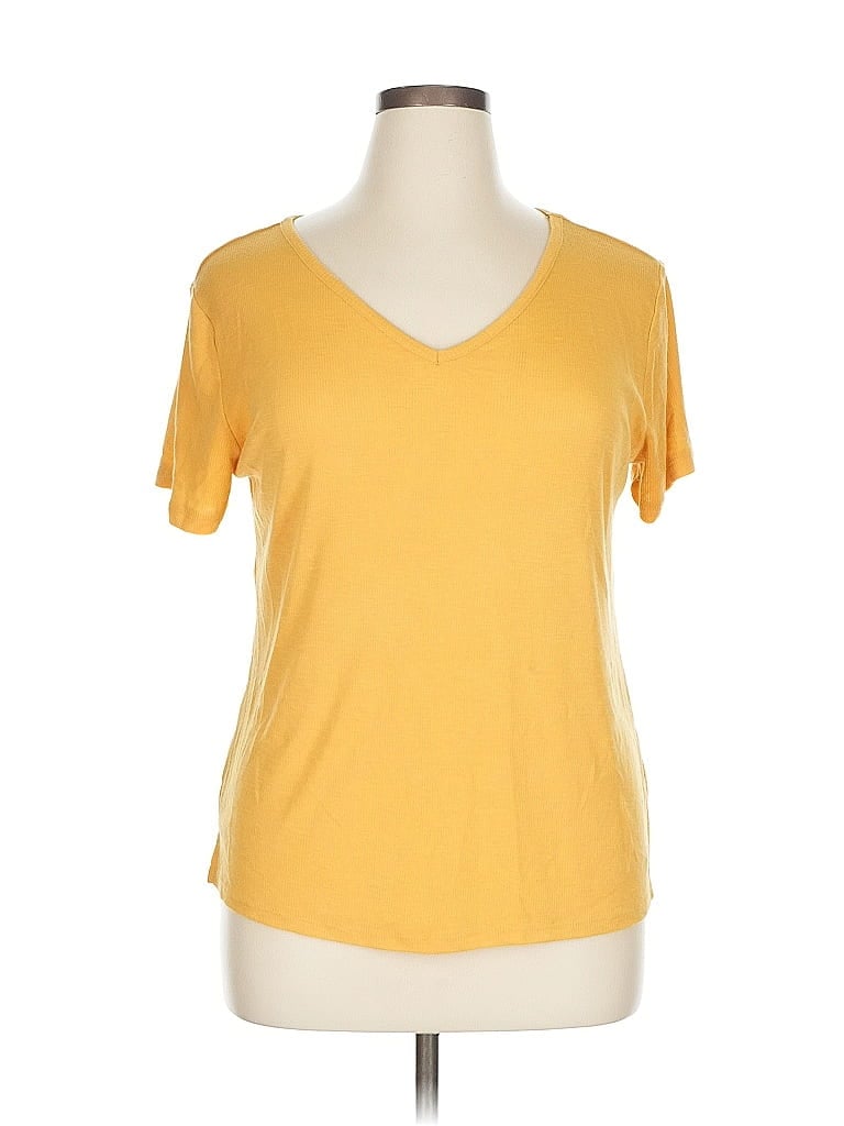 Click to view more detailed imagery on our partner's website Pre-owned 24/7 Maurices Short Sleeve T-shirt In Yellow