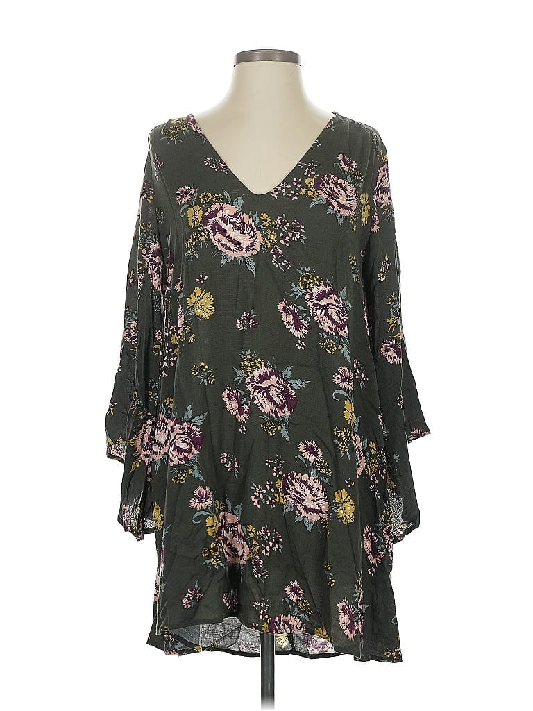 Click to view more detailed imagery on our partner's website Pre-owned Lush Casual Dress In Gray