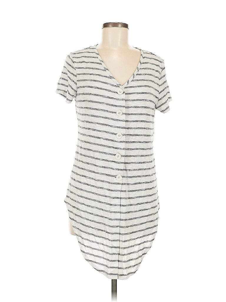 Pre-owned Vince Camuto Short Sleeve Top Gray V Neck Tops