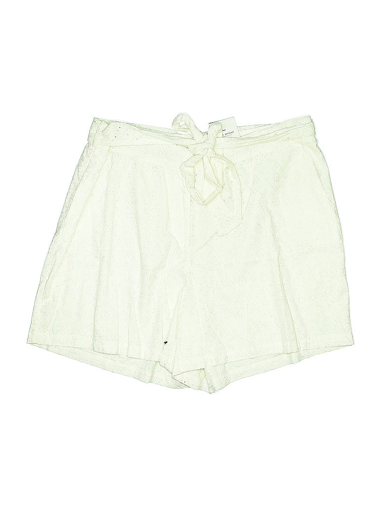 Click to view more detailed imagery on our partner's website Pre-owned Lane Bryant Shorts In White