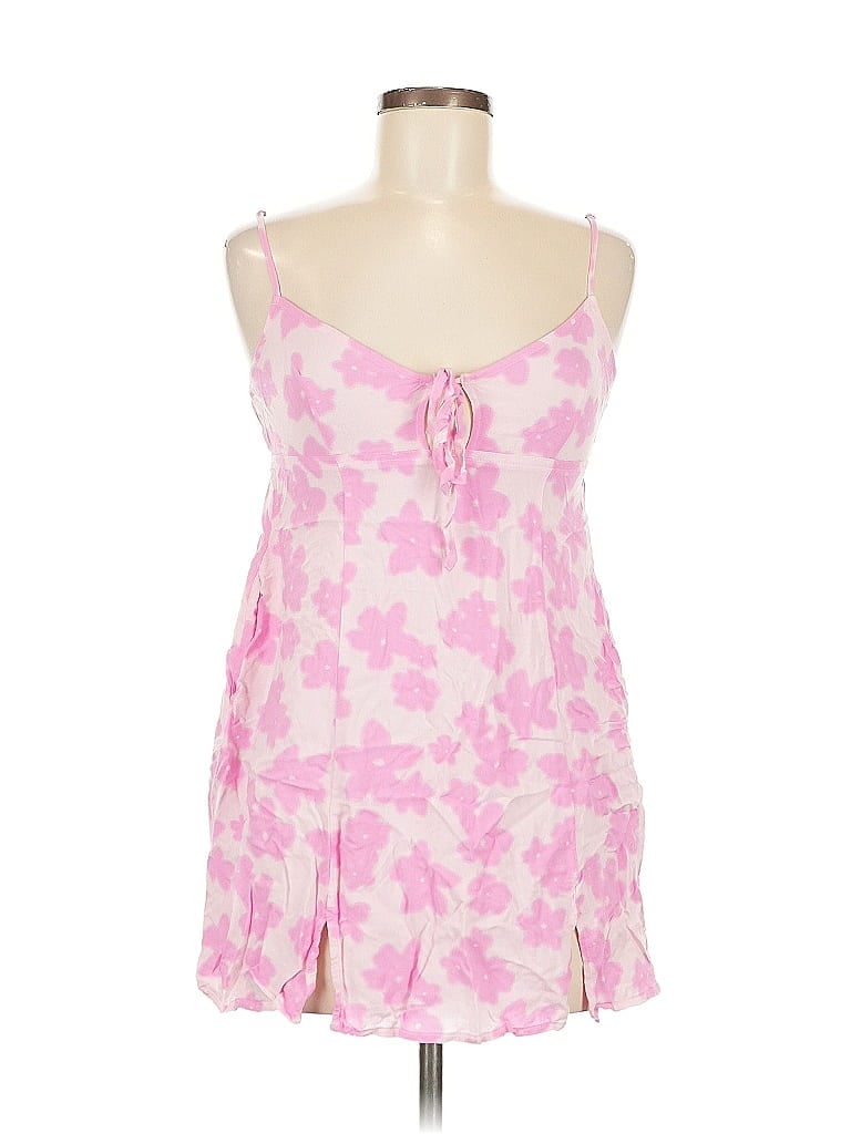Click to view more detailed imagery on our partner's website Pre-owned Wild Fable Sleeveless Top Pink Sweetheart Neckline Tops