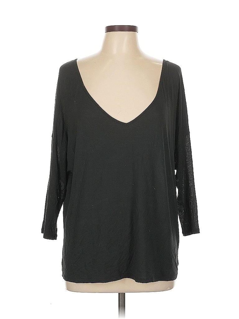 Click to view more detailed imagery on our partner's website Pre-owned Victoria's Secret 3/4 Sleeve T-shirt In Black