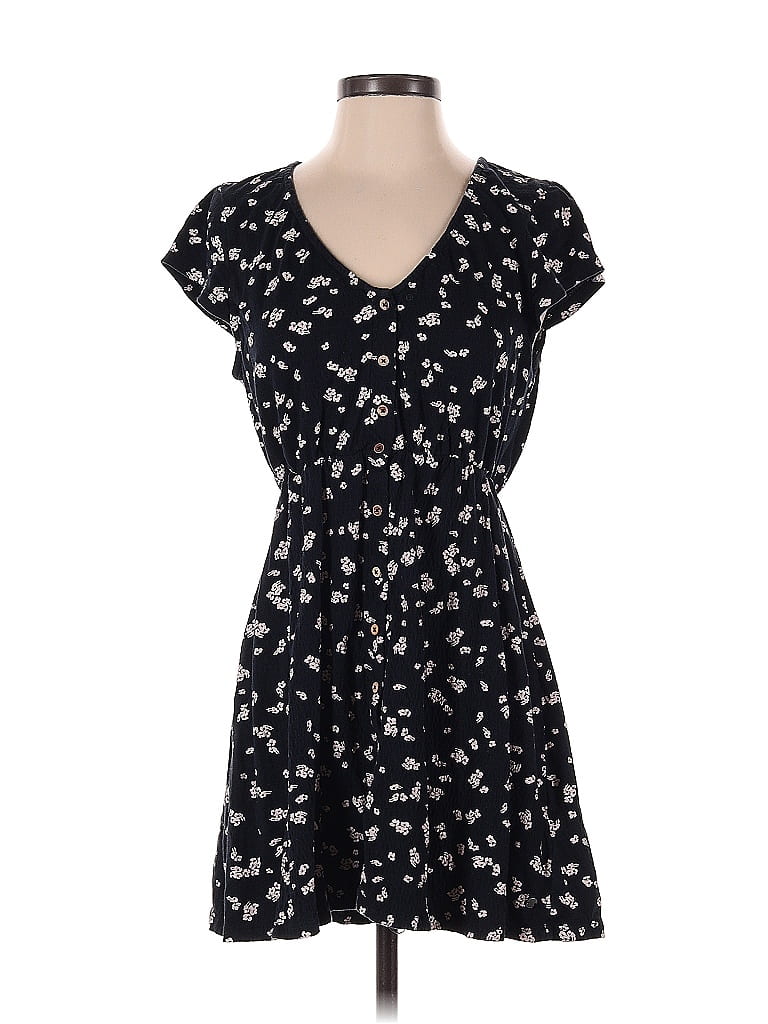 Click to view more detailed imagery on our partner's website Pre-owned Roxy Casual Dress In Black