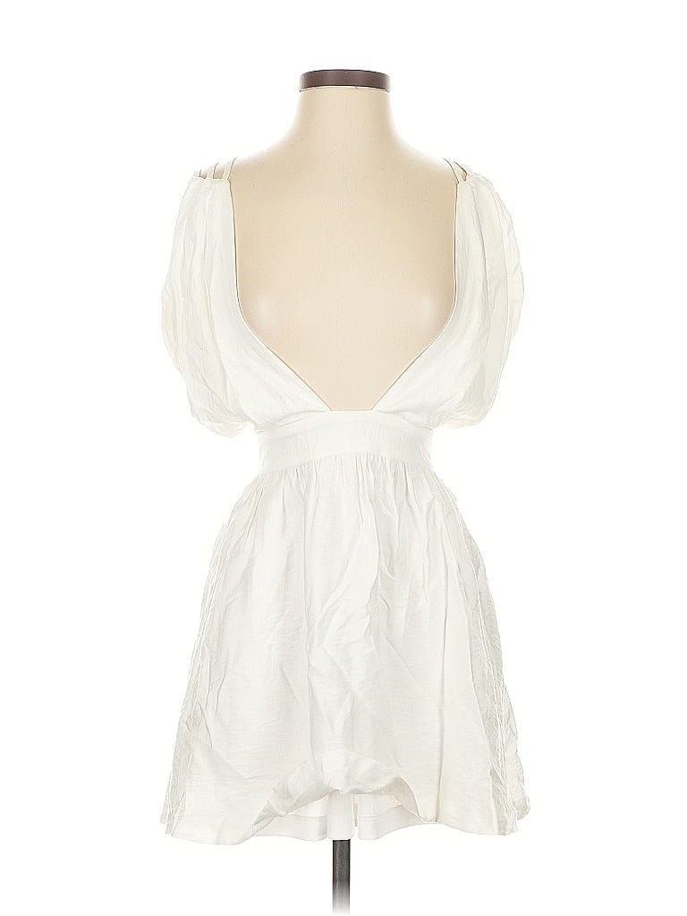 Click to view more detailed imagery on our partner's website Pre-owned Bcbgeneration Cocktail Dress In White