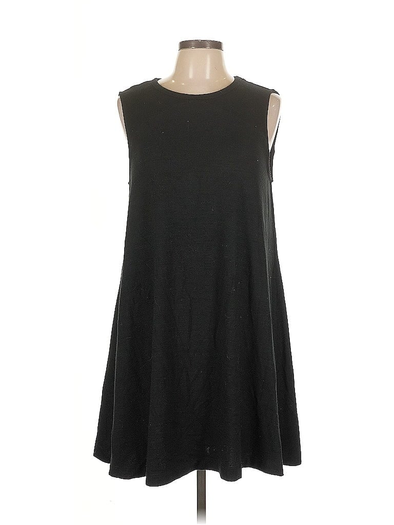 Click to view more detailed imagery on our partner's website Pre-owned Gap Casual Dress In Black