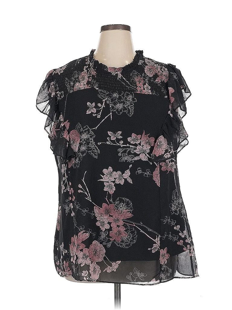 Click to view more detailed imagery on our partner's website Pre-owned City Chic Short Sleeve Blouse In Black