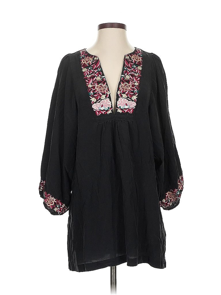 Click to view more detailed imagery on our partner's website Pre-owned Joie 3/4 Sleeve Blouse In Black