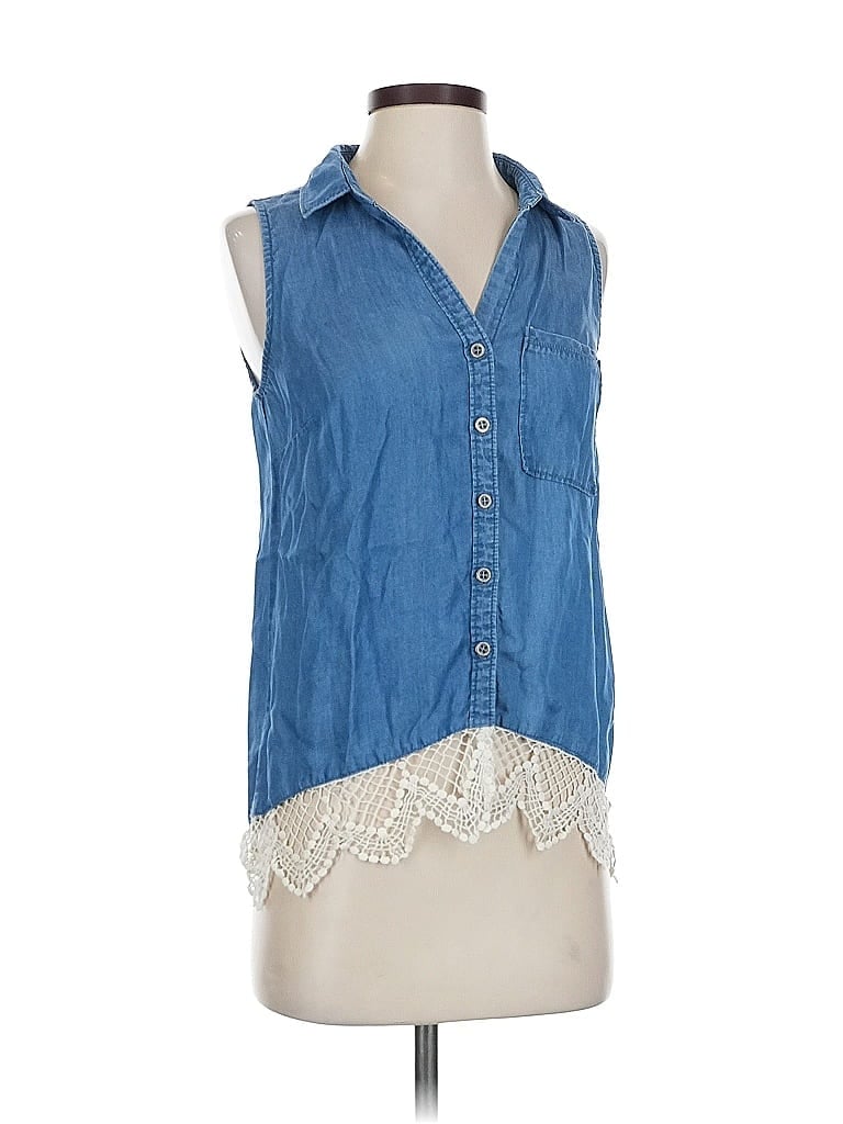 Pre-owned Neiman Marcus Sleeveless Button Down Shirt In Blue