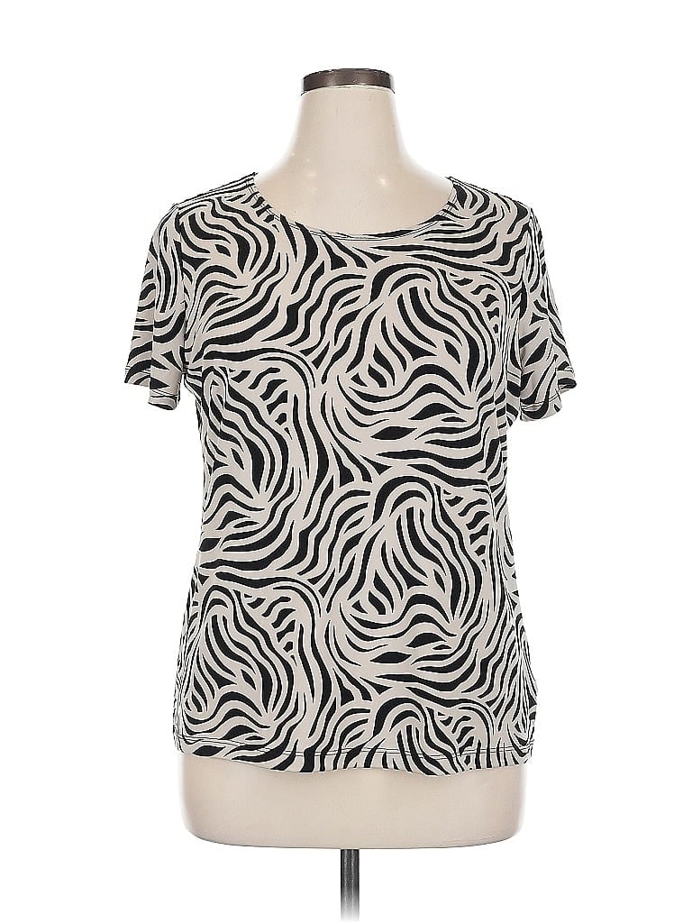 Click to view more detailed imagery on our partner's website Pre-owned East5th Short Sleeve Blouse In White