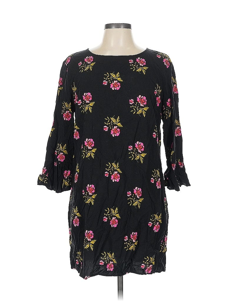 Click to view more detailed imagery on our partner's website Pre-owned Old Navy Casual Dress In Black