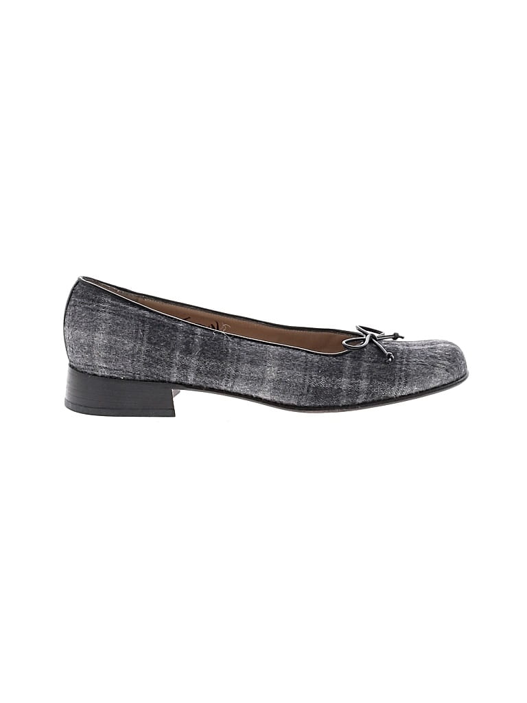 Pre-owned Ferragamo Flats In Gray