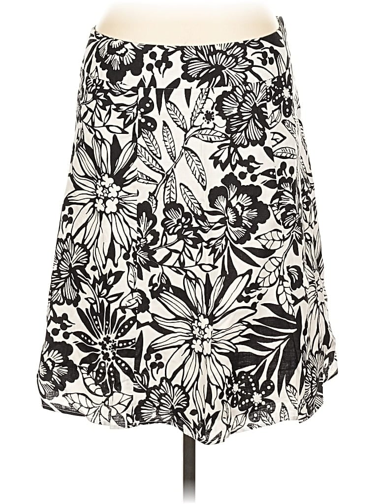 Click to view more detailed imagery on our partner's website Pre-owned Gap Casual Skirt In White