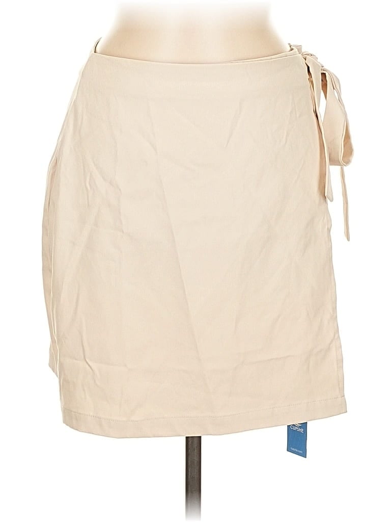 Click to view more detailed imagery on our partner's website Pre-owned Cupshe Casual Skirt In White