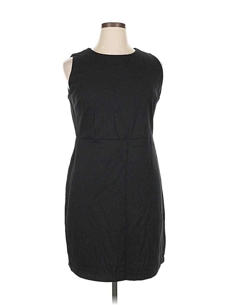 Click to view more detailed imagery on our partner's website Pre-owned Old Navy Casual Dress In Black