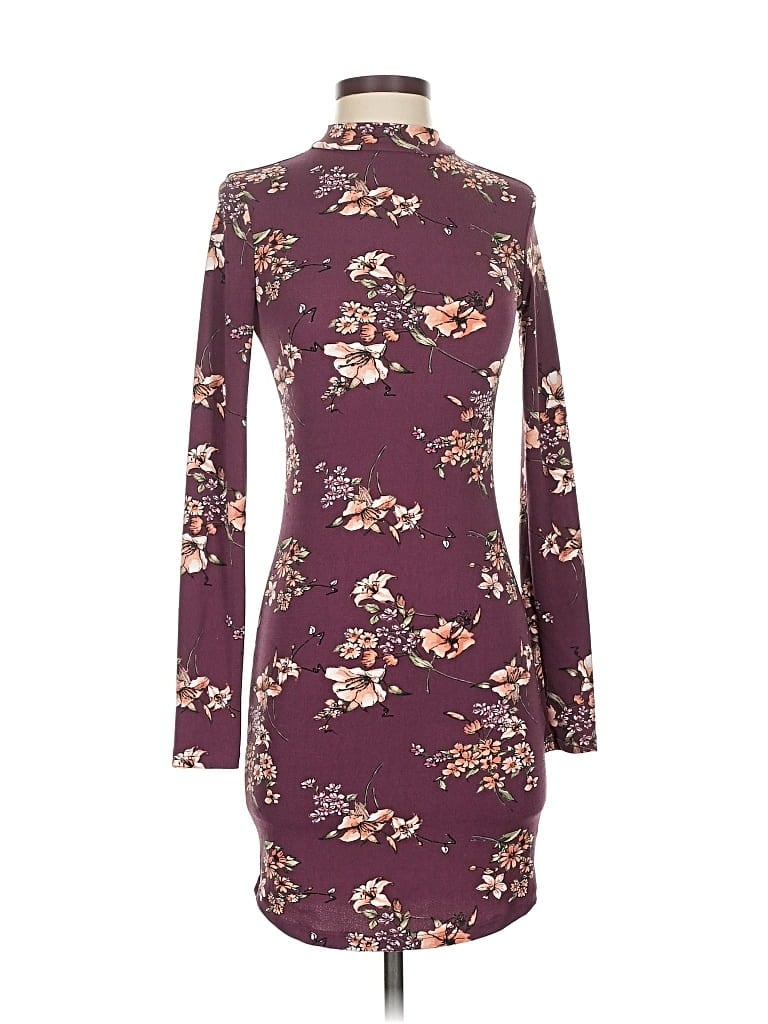 Click to view more detailed imagery on our partner's website Pre-owned Forever 21 Casual Dress In Burgundy