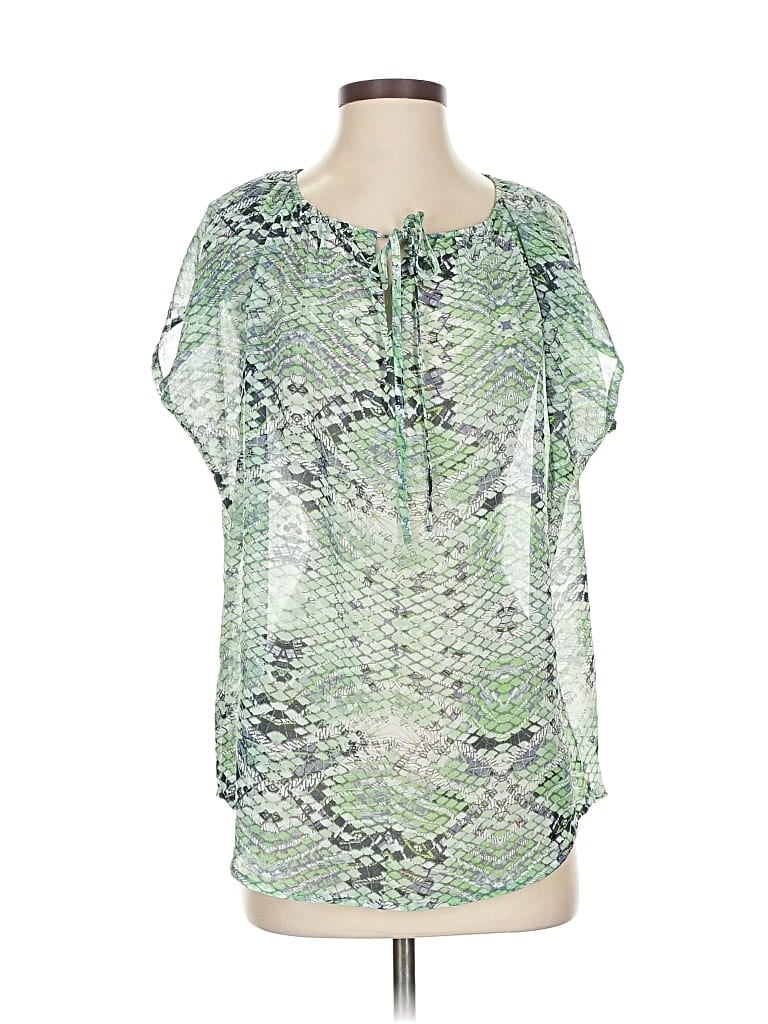 Click to view more detailed imagery on our partner's website Pre-owned Cabi Short Sleeve T-shirt In Green