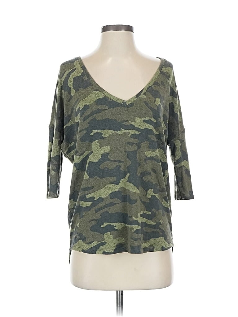 Pre-owned Express One Eleven 3/4 Sleeve Top Green Camo Pattern Scoop Neck Tops
