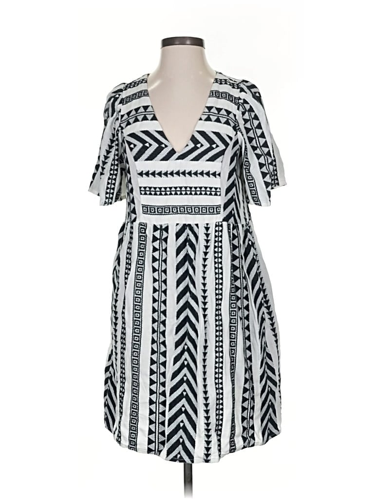 Click to view more detailed imagery on our partner's website Pre-owned Old Navy Casual Dress In Gray