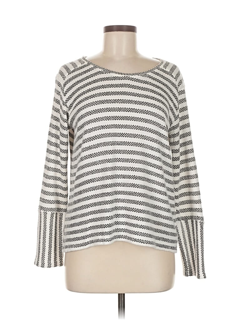 Click to view more detailed imagery on our partner's website Pre-owned Vince Camuto 3/4 Sleeve T-shirt In Silver