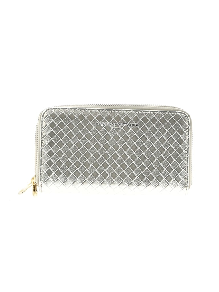 Click to view more detailed imagery on our partner's website Pre-owned Adrienne Vittadini Wallet In Gold