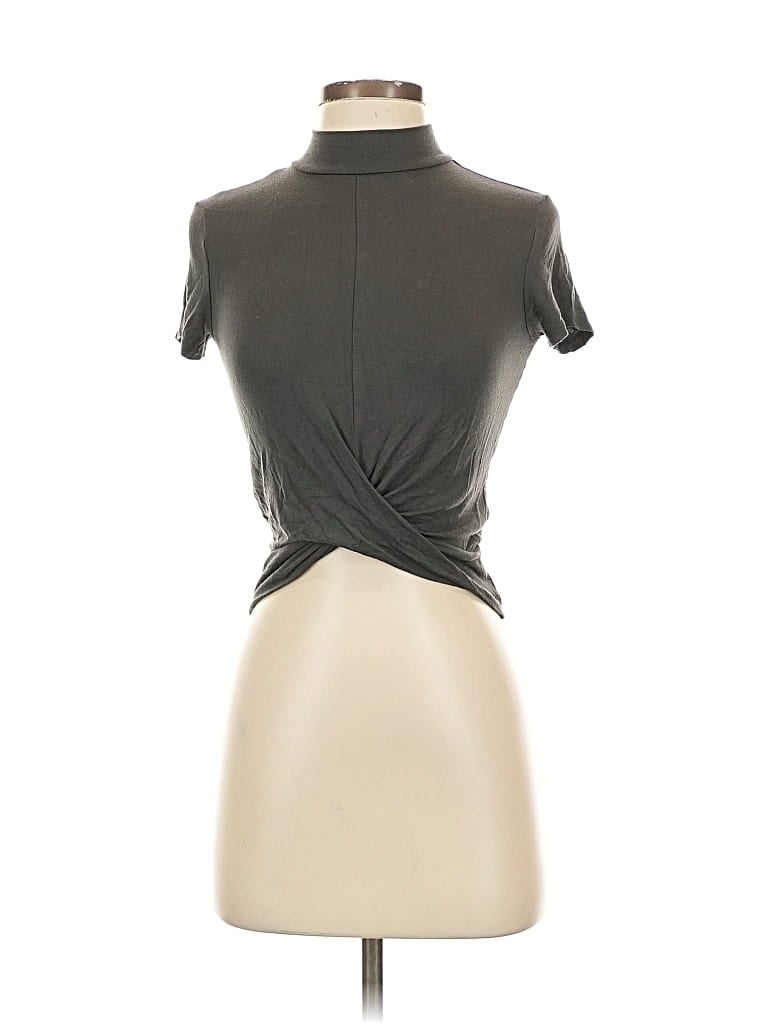 Click to view more detailed imagery on our partner's website Pre-owned Aéropostale Short Sleeve Turtleneck In Gray