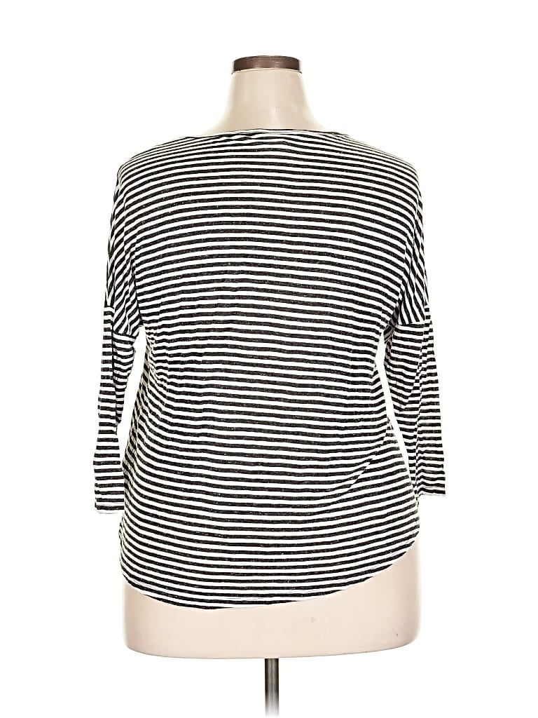 Click to view more detailed imagery on our partner's website Pre-owned Jaclyn Smith 3/4 Sleeve T-shirt In Black