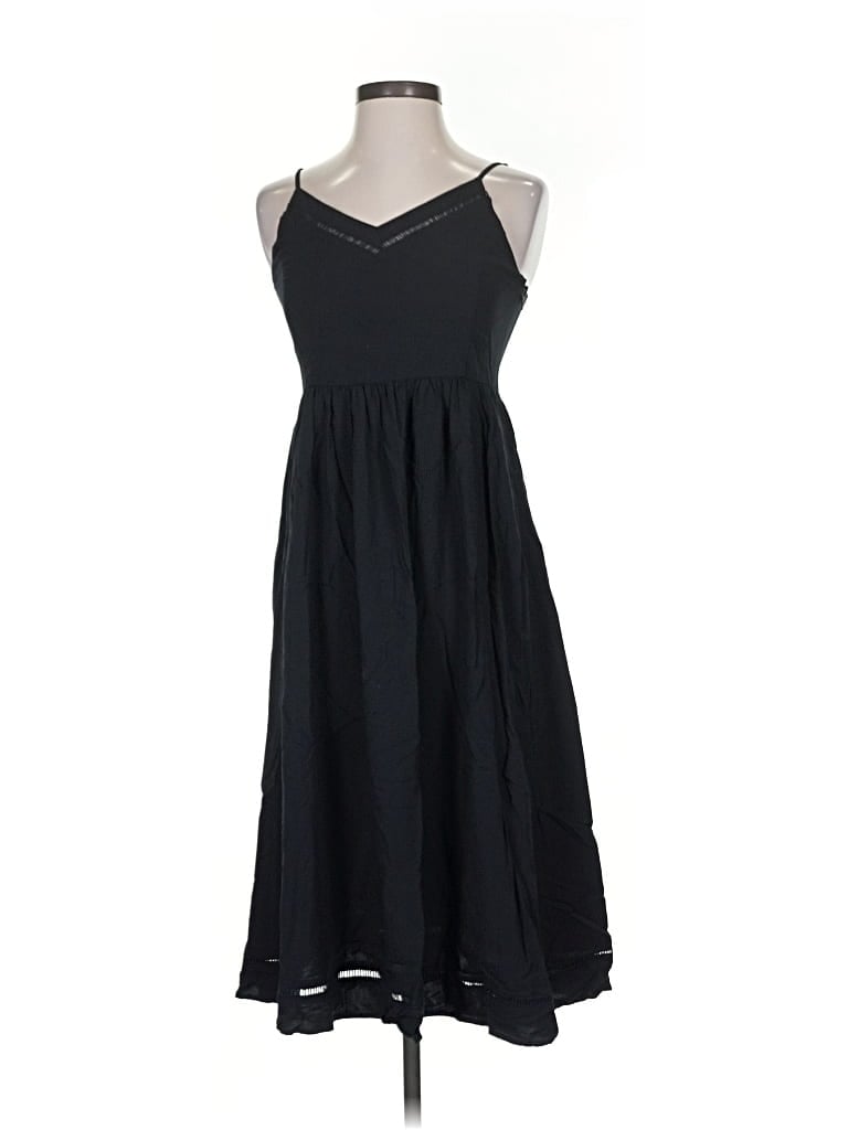 Click to view more detailed imagery on our partner's website Pre-owned Old Navy Casual Dress In Black