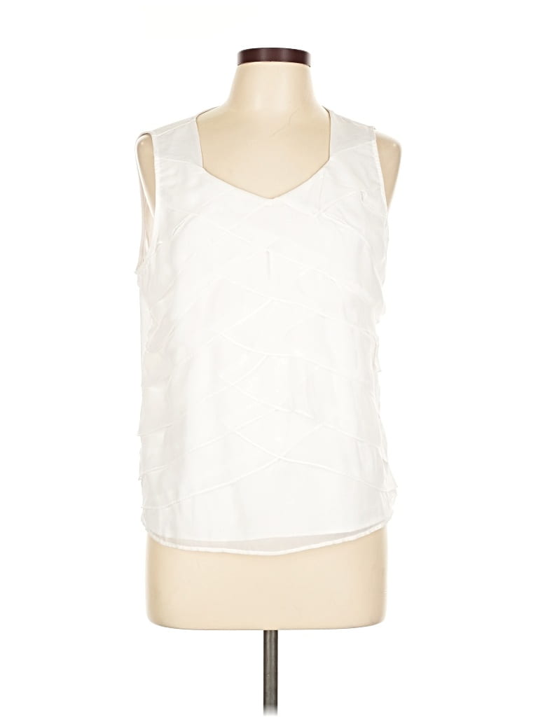 Click to view more detailed imagery on our partner's website Pre-owned Chico's Sleeveless Blouse In White