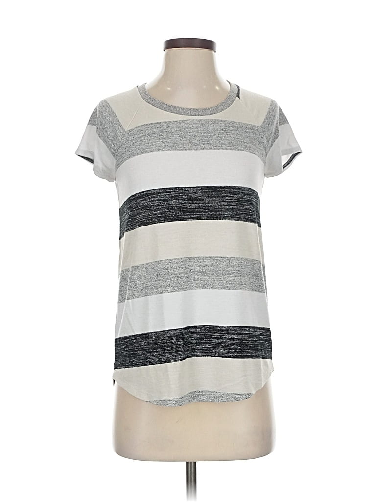 Click to view more detailed imagery on our partner's website Pre-owned Gap Short Sleeve T-shirt In Gray