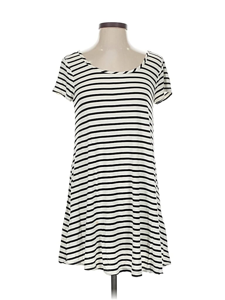 Click to view more detailed imagery on our partner's website Pre-owned Socialite Casual Dress In White