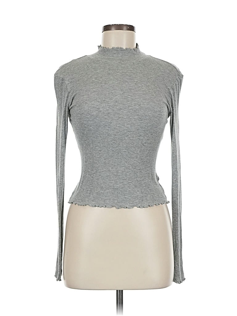 Click to view more detailed imagery on our partner's website Pre-owned Abound Long Sleeve Top Gray Turtleneck Tops