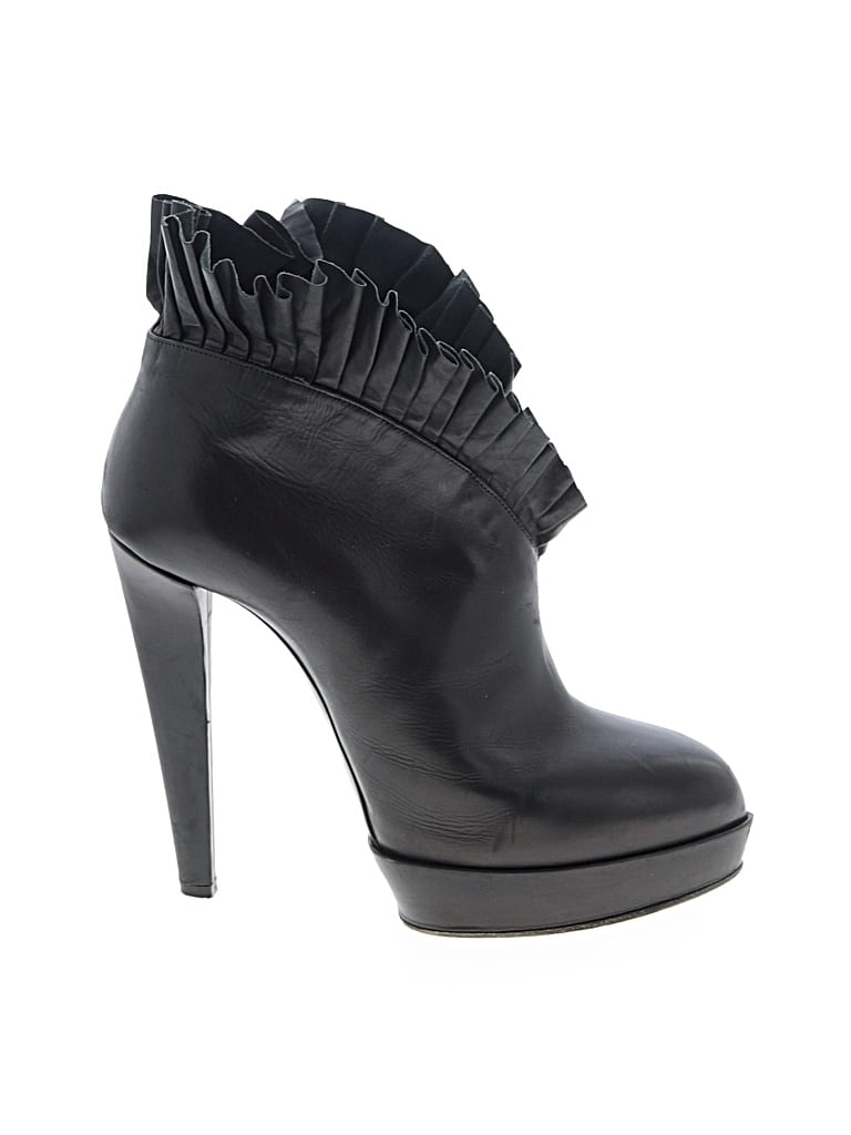 Click to view more detailed imagery on our partner's website Pre-owned Viktor & Rolf Heels In Black