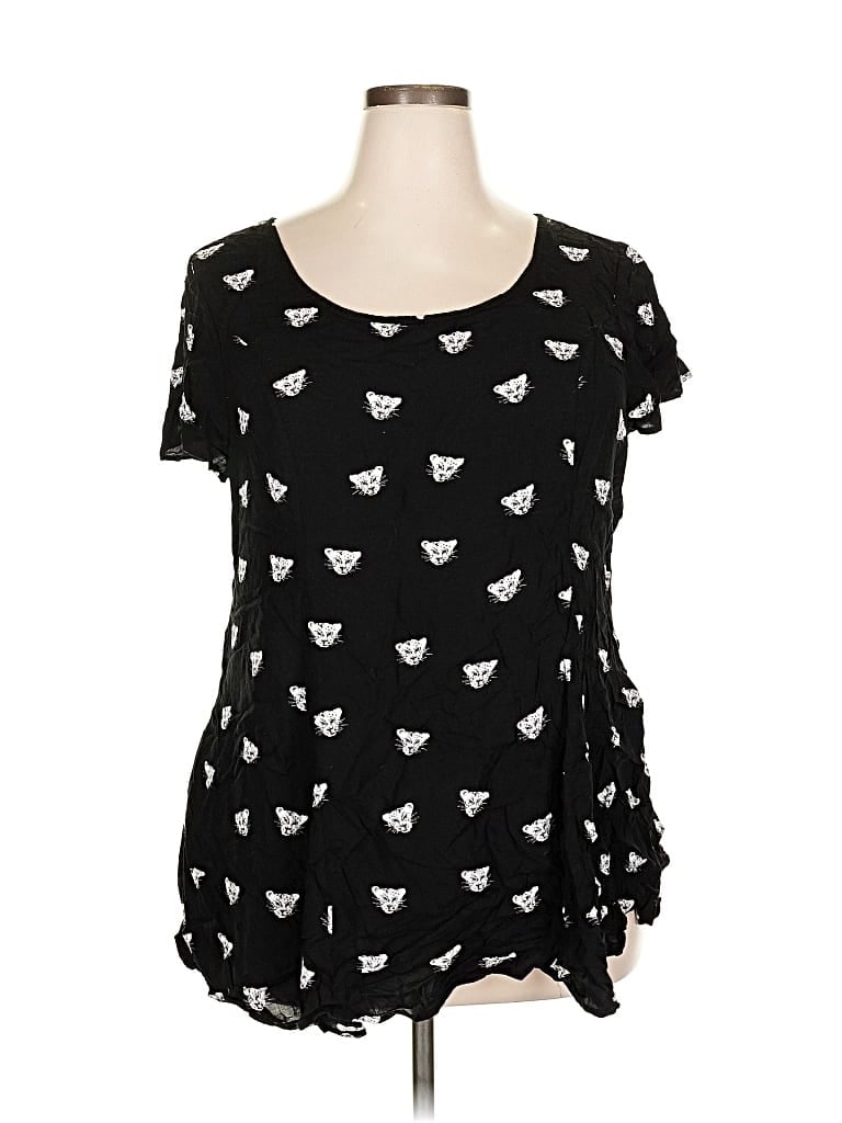 Pre-owned Torrid Short Sleeve Top Black Crew Neck Tops