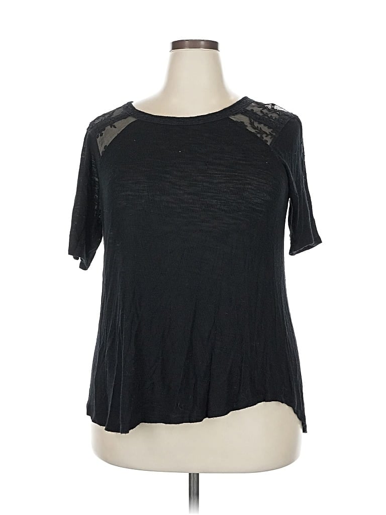 Pre-owned Torrid Short Sleeve Top Black Crew Neck Tops