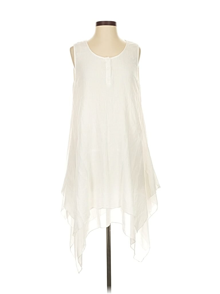 Click to view more detailed imagery on our partner's website Pre-owned Monoreno Casual Dress In White
