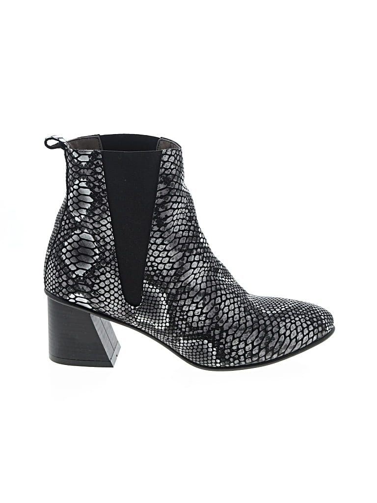 Pre-owned Bueno Ankle Boots In Black