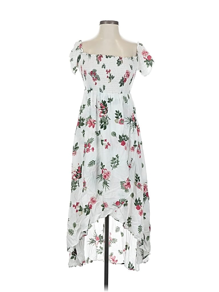 Click to view more detailed imagery on our partner's website Pre-owned Entro Casual Dress In White