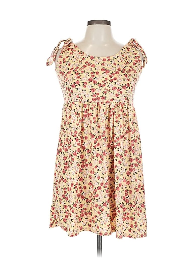 Click to view more detailed imagery on our partner's website Pre-owned Jessica Simpson Casual Dress In White