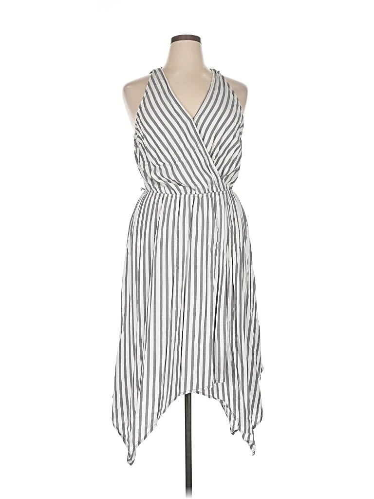 Pre-owned Ava & Viv Casual Dress In Gray