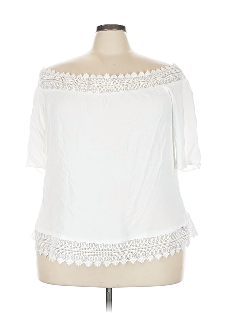 Click to view more detailed imagery on our partner's website Pre-owned City Chic Short Sleeve Blouse In White