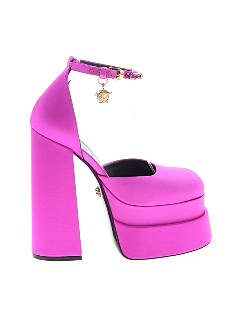 Click to view more detailed imagery on our partner's website Pre-owned Versace Heels In Pink