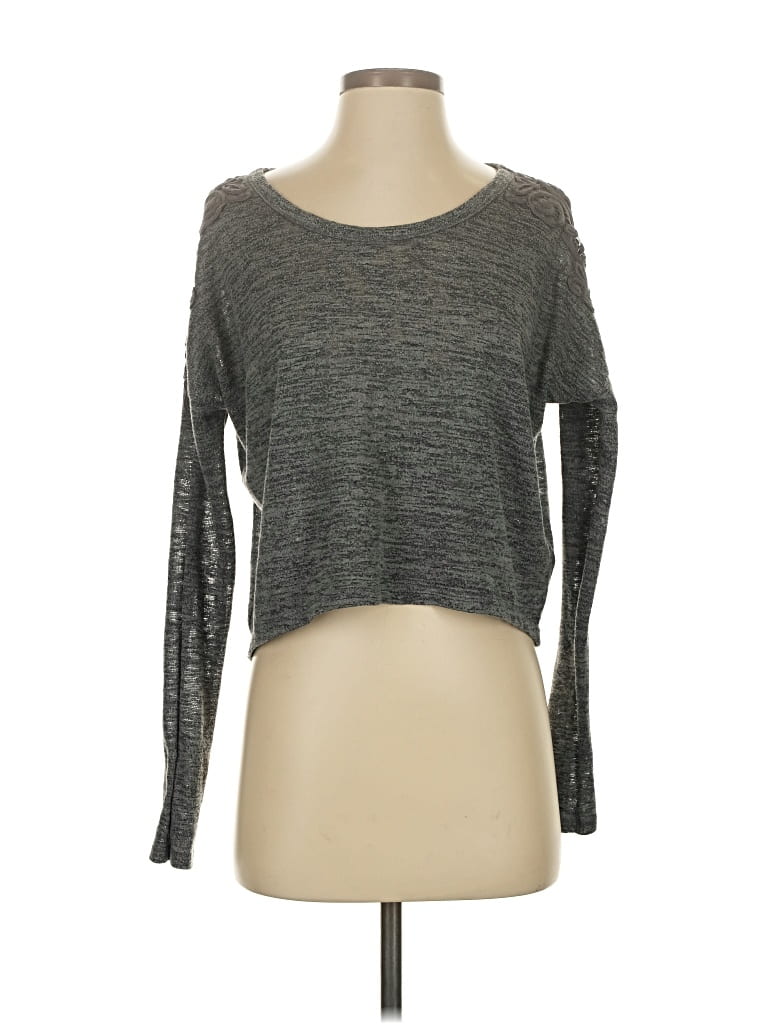 Click to view more detailed imagery on our partner's website Pre-owned Abercrombie & Fitch 3/4 Sleeve T-shirt In Gray