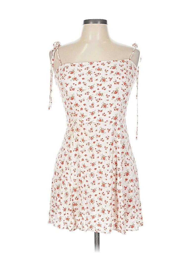 Click to view more detailed imagery on our partner's website Pre-owned Reformation Casual Dress In White