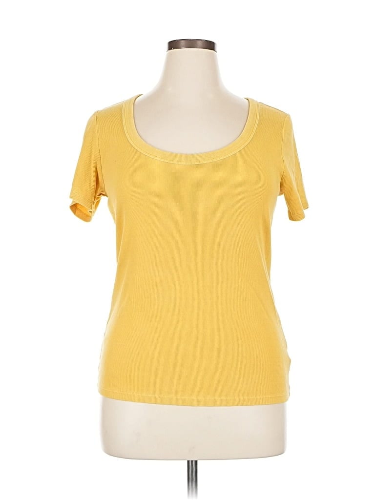 Pre-owned Old Navy Short Sleeve T-shirt In Yellow