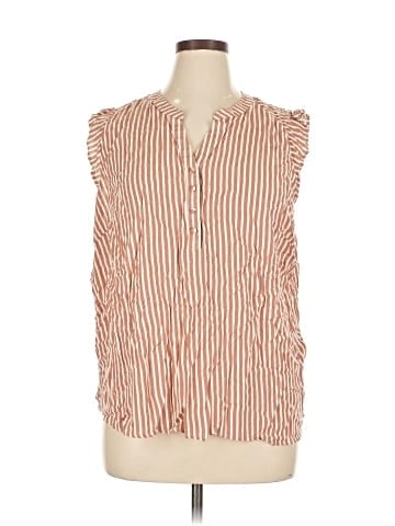 Liz Claiborne Sleeveless Button-Down Shirt (view 1)
