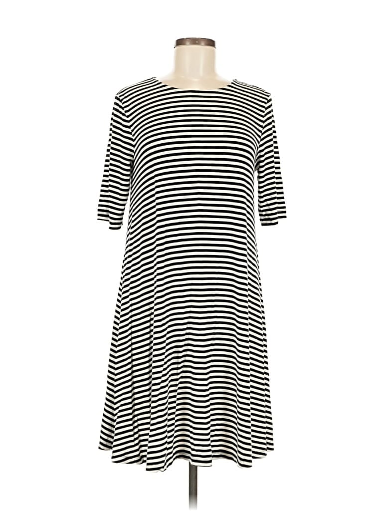 Click to view more detailed imagery on our partner's website Pre-owned Old Navy Casual Dress In Black