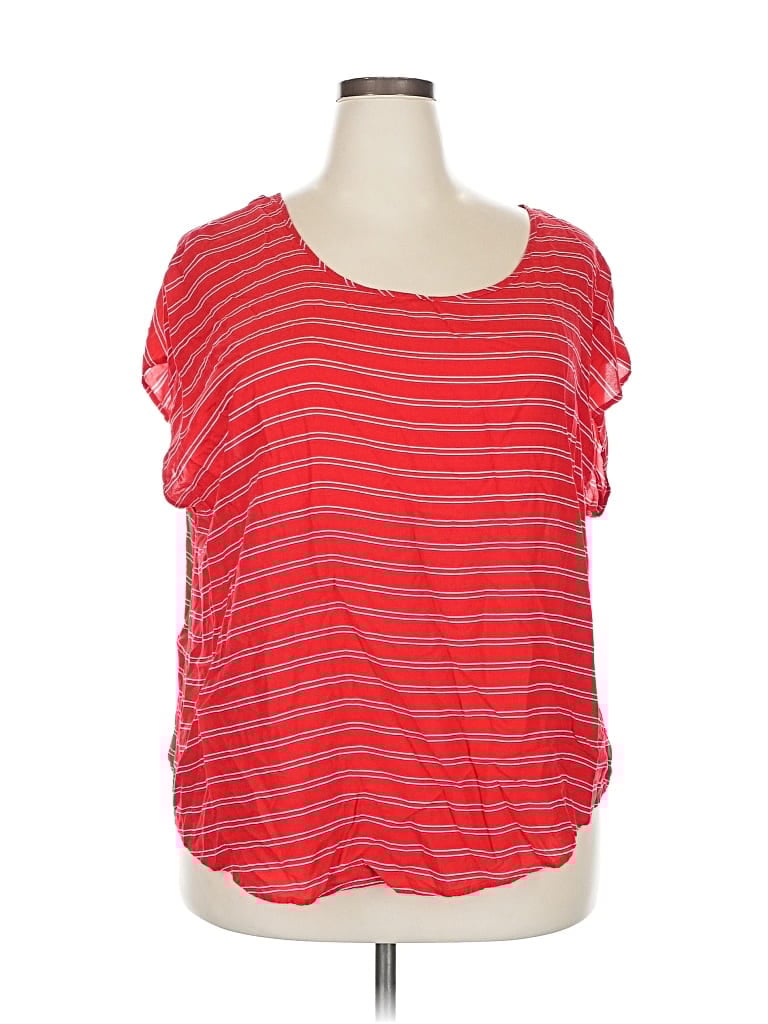 Pre-owned Torrid Short Sleeve T-shirt In Red