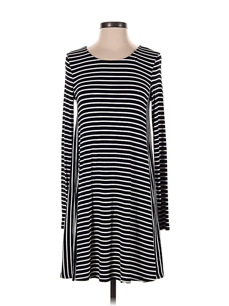 Pre-owned Old Navy Casual Dress In Black