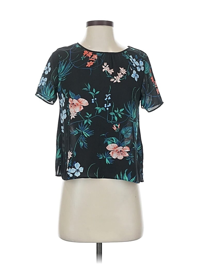 Click to view more detailed imagery on our partner's website Pre-owned Banana Republic Short Sleeve Blouse In Blue